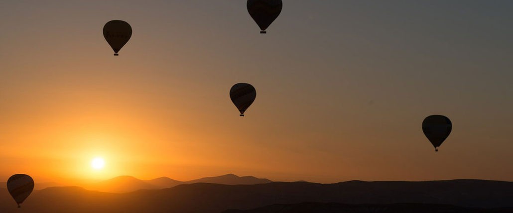 sunrise and sunset hot air balloon rides